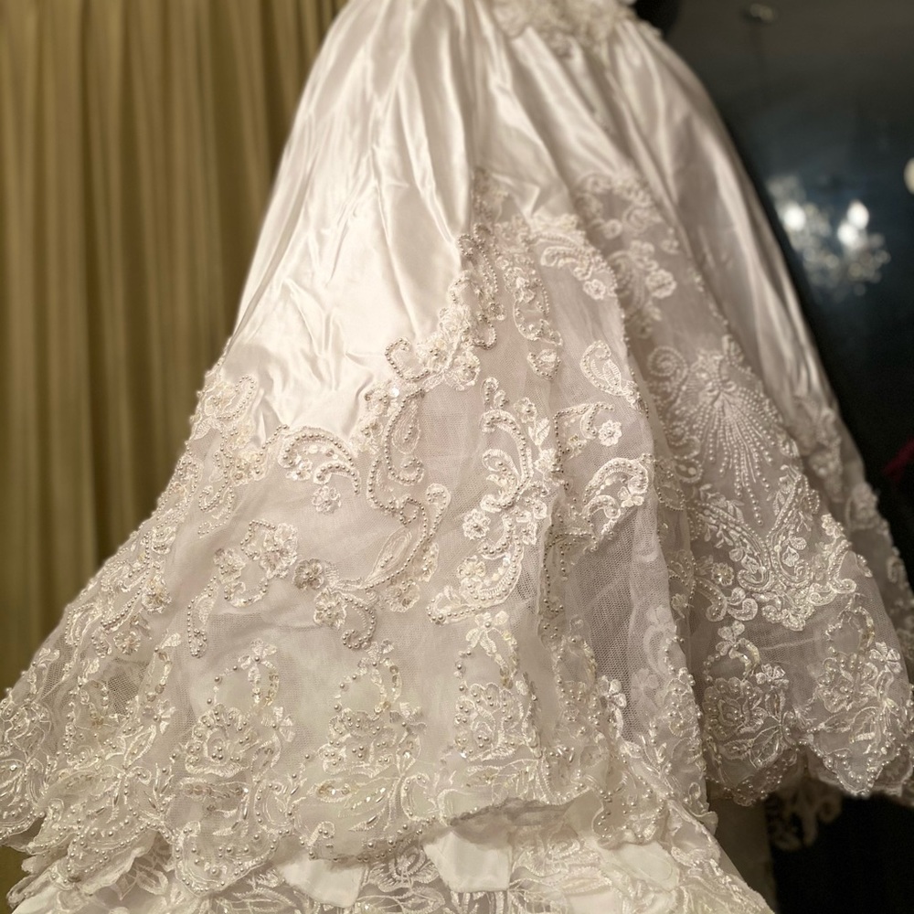 Pearl Embellished Gorgeous Wedding Gown & Veil - Picture 6 of 15